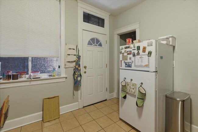 Building Photo - 4002 N Southport Ave