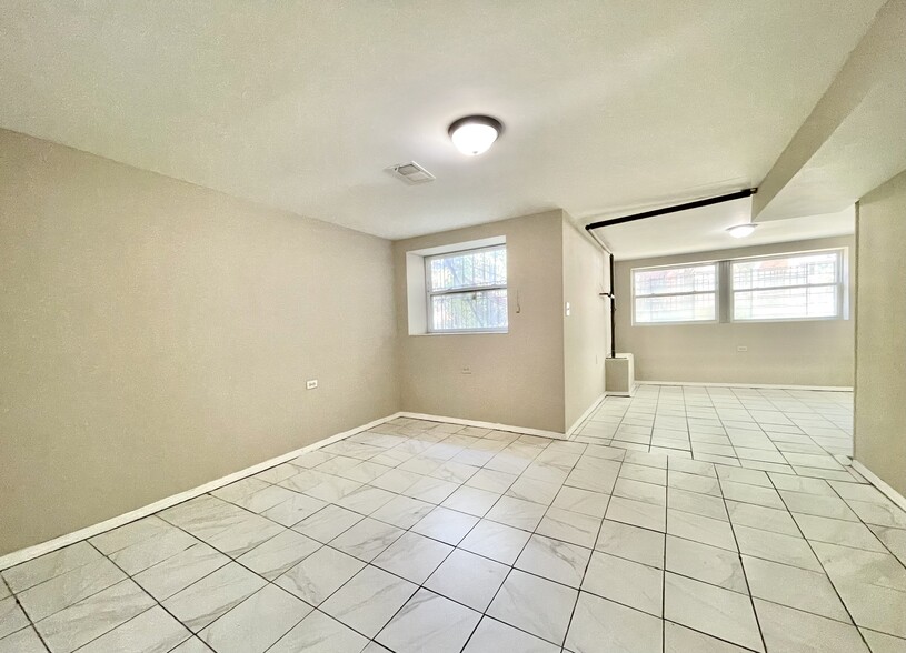 Building Photo - 4820 N Albany Ave