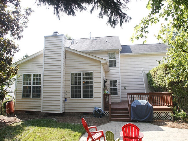 Building Photo - Beautifully Updated Home in Desirable Scho...