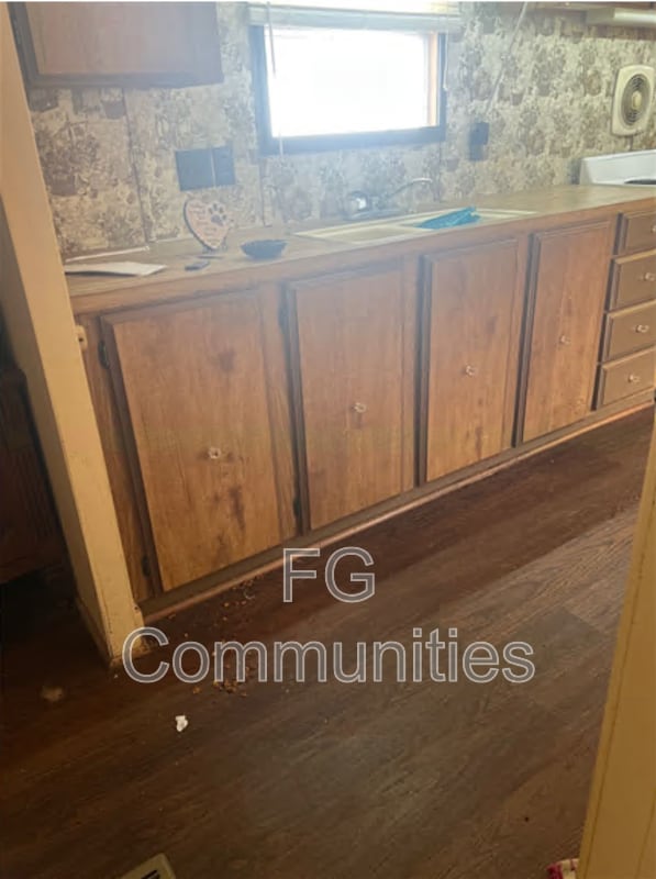 Building Photo - 3610 Highlands Rd