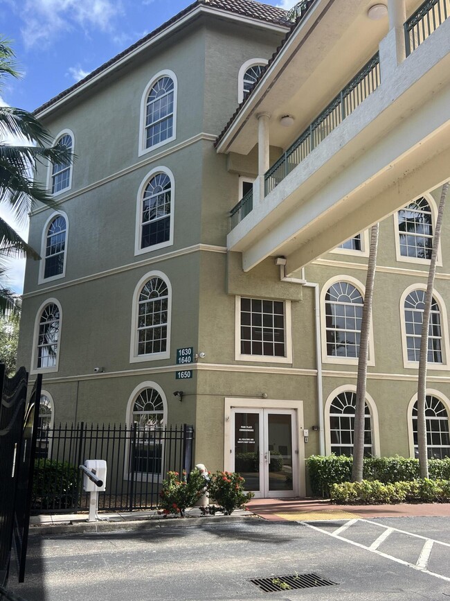 Building Photo - 1640 Presidential Way