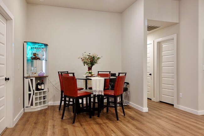 Building Photo - 413 Graze St