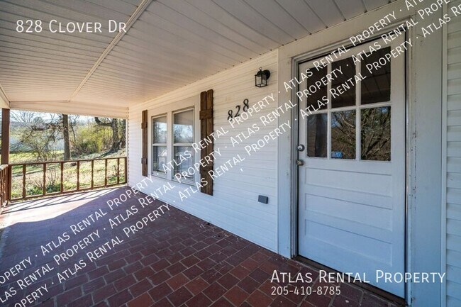 Building Photo - 828 Clover Dr