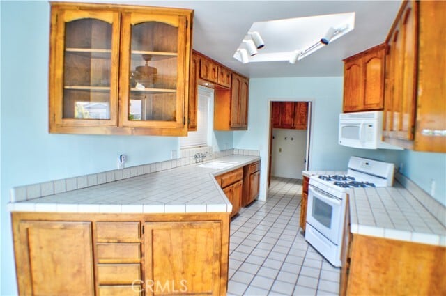 Building Photo - 123 W Avenida Valencia