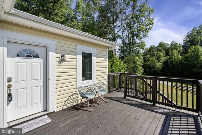 Building Photo - 120 Shady Oaks Ln