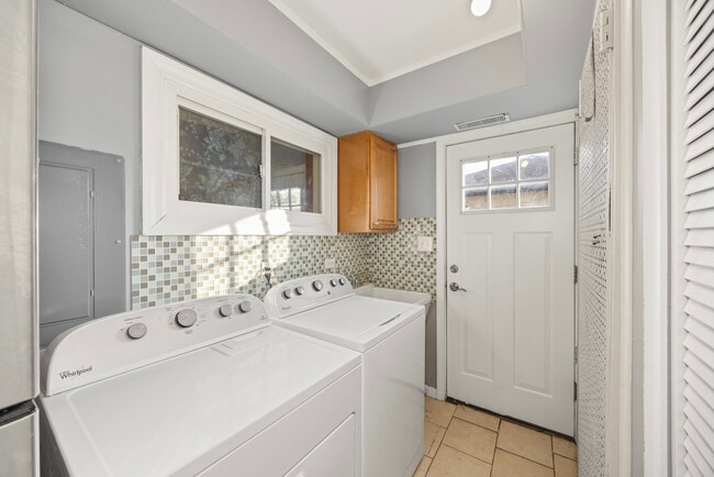 Building Photo - 1309 S Naperville Rd