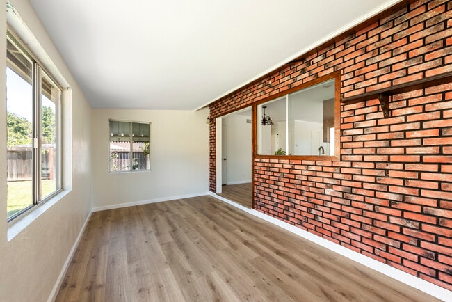 Building Photo - 14773 Stanford St