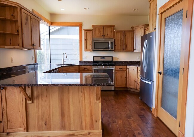 Building Photo - One Month's Free Rent