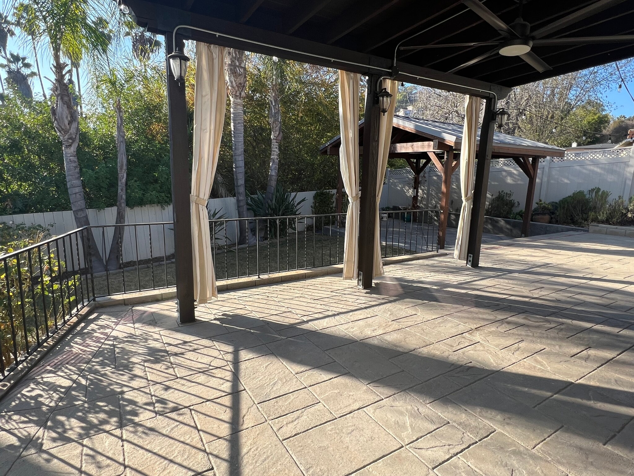 Building Photo - 4228 Calavo Dr