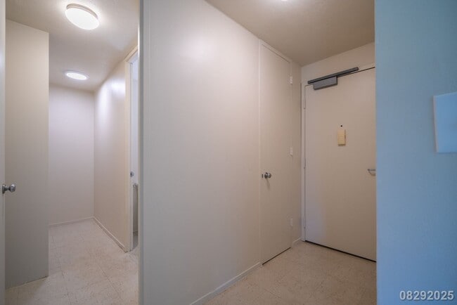Building Photo - Queen Emma Gardens, Prince Tower, Studio $...