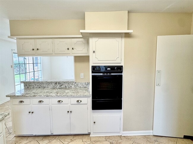 Building Photo - 8218 Edgemoor Dr