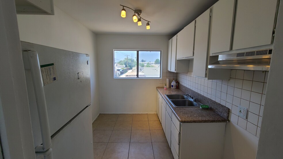 Building Photo - 9915 S Avalon Blvd