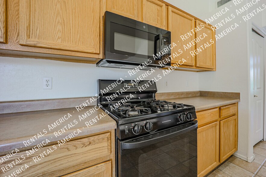 Building Photo - 3218 N 127th Ln