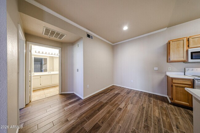 Building Photo - 5401 E Van Buren St