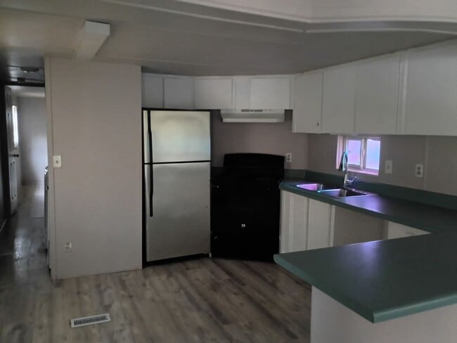 Building Photo - Home For Rent
