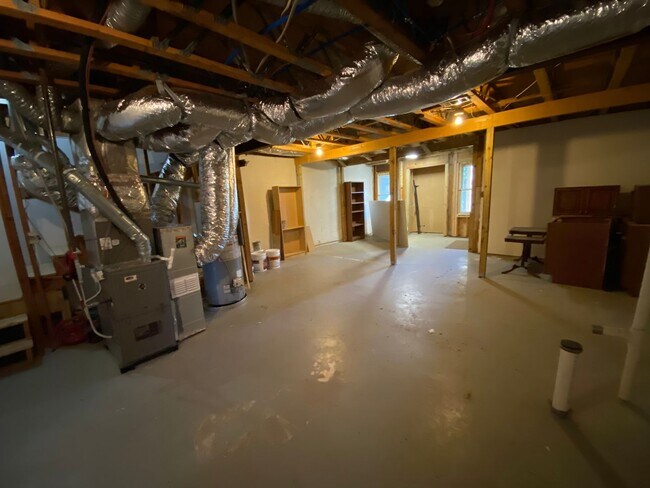 Building Photo - 2 Bedroom 2.5 Bath Townhome in Great Marietta Location w/ a Unfinished Basement