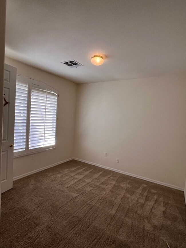 Building Photo - Condo on TPC Summerlin golf course! $2250/...