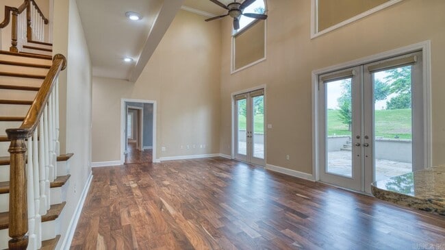 Building Photo - 2213 Doral Dr