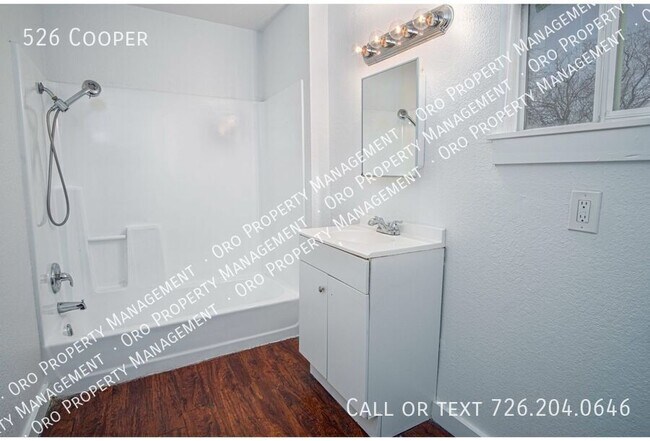 Building Photo - 526 Cooper-