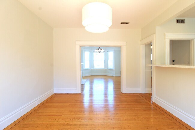 Building Photo - Noe Valley: Renovated Top Floor 2-Story Ap...