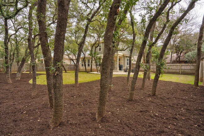 Building Photo - Beautiful 4 Bedroom, 3.5 Bathroom Home with Garage & Private Backyard