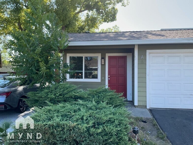 Primary Photo - 7047 Greenback Ln