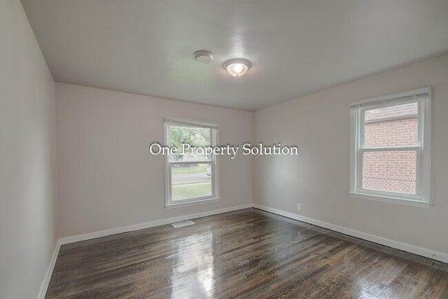 Building Photo - 4656 Pierce St