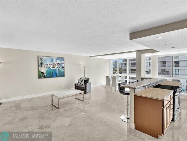 Building Photo - 3100 NE 49th St