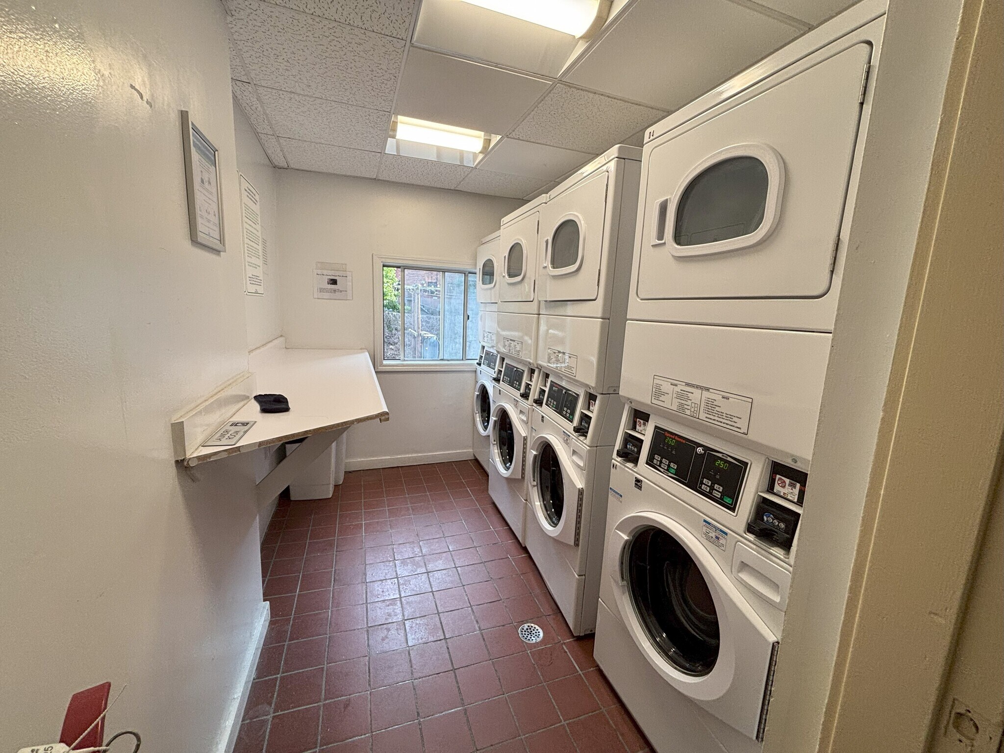 Building Photo - 1243 Beacon St