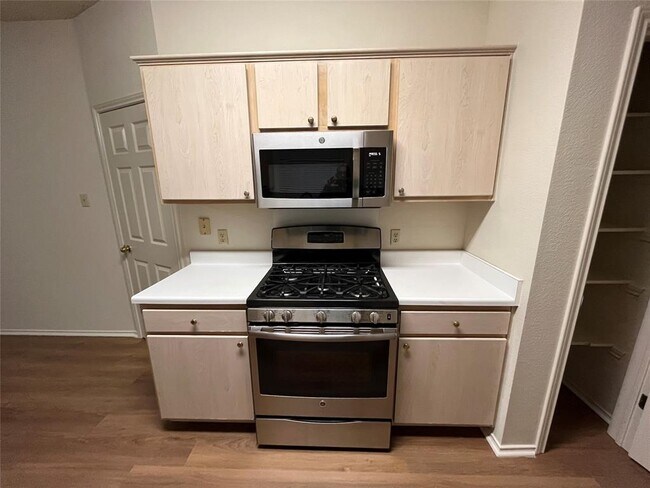 Building Photo - 862 Latteridge Dr