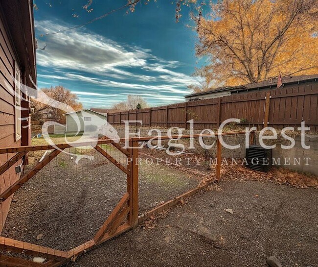 Building Photo - Spacious 3-Bedroom 2 bathroom Home with Great Mountain Views and Bonus Room!!