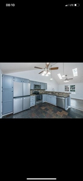 Building Photo - 2135 Pinehurst Ave