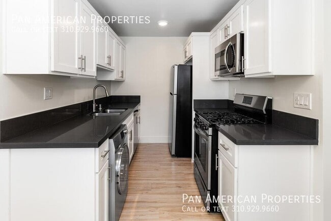 Building Photo - 5136 E Livingston Dr