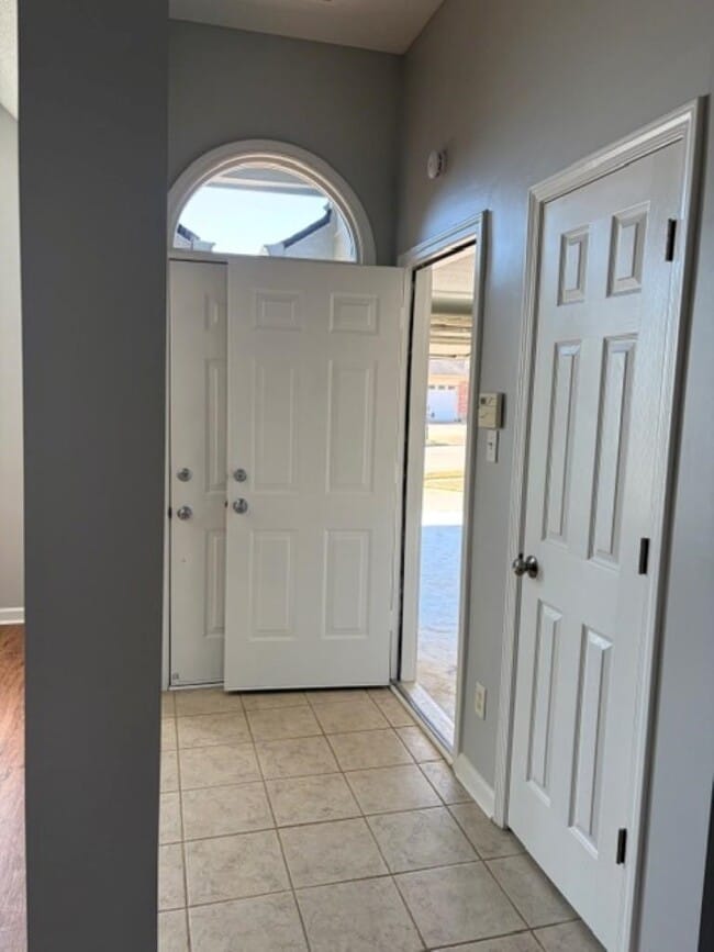 Building Photo - 1139 Breezy Valley Dr