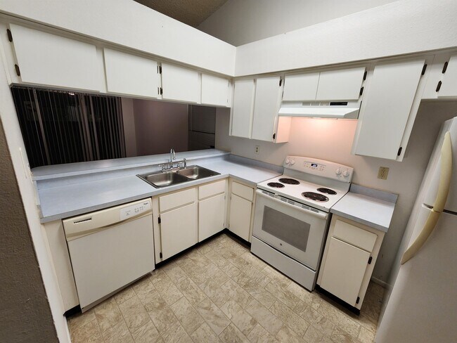 Building Photo - 13612 Laraway Dr