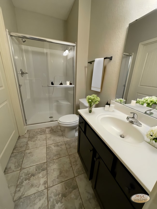 Building Photo - EAGLE CREEK LUXURY TOWNHOME