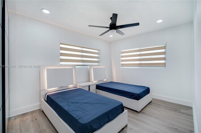 Building Photo - 1931 SW 22nd Ave