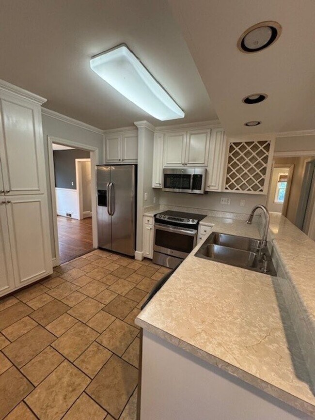 Building Photo - Beautiful 3 Bedroom/2 Bath Home in Convers...