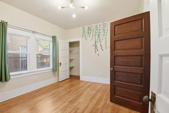 Building Photo - 1610 W 36th Pl