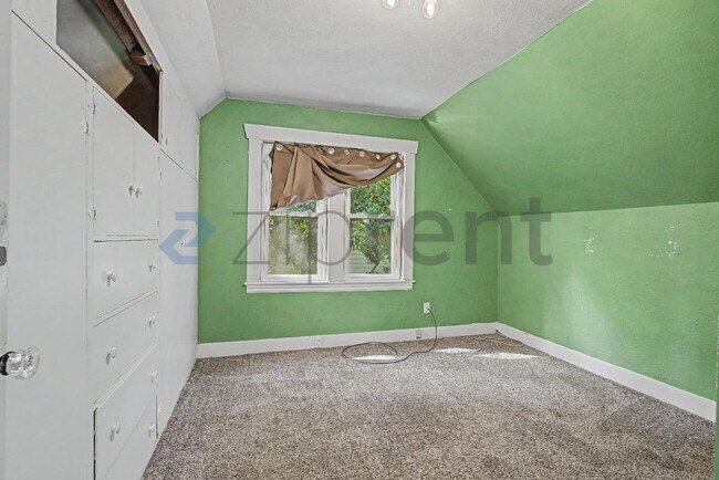 Building Photo - Unit