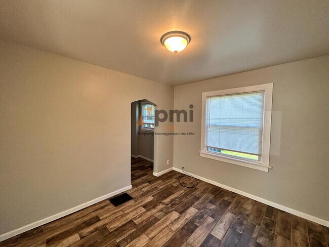 Building Photo - 6138-6138 Ray Ave
