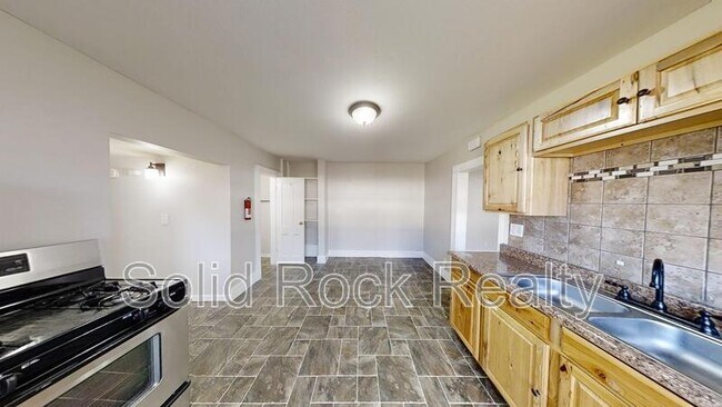 Building Photo - 219 N Institute St