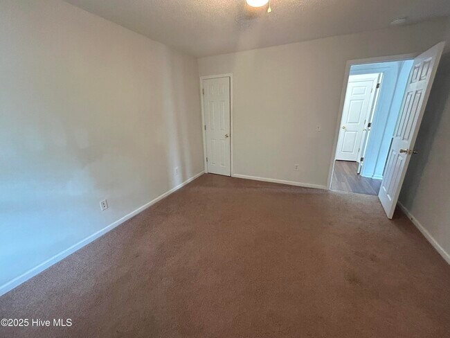 Building Photo - 4140 Breezewood Dr