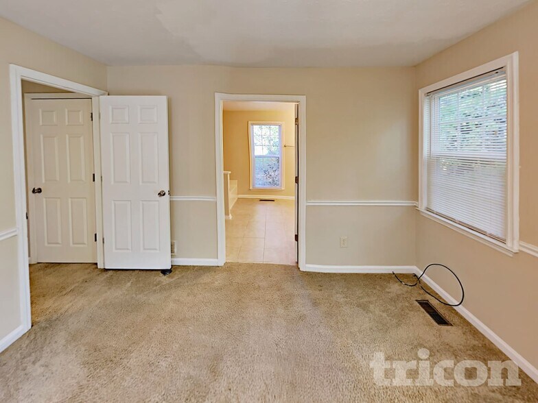 Building Photo - 4680 Woodglen Ct