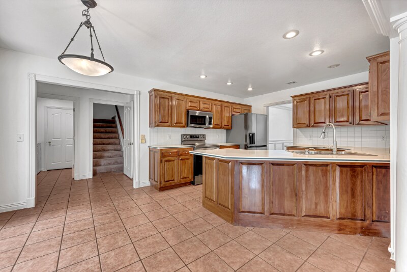 Building Photo - 903 N Quail Terrace