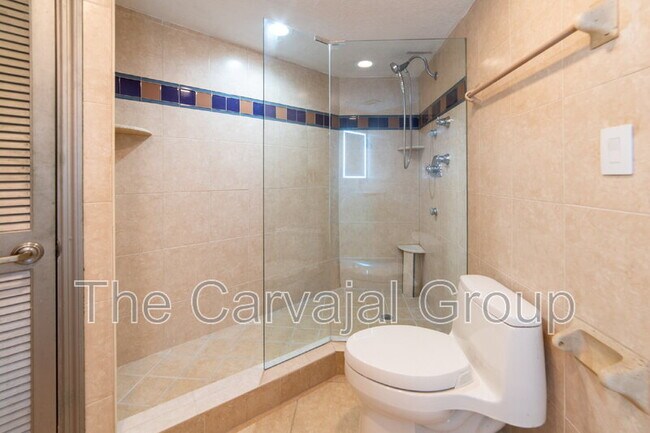 Building Photo - 400 E Colonial Dr