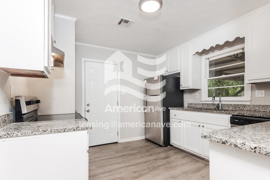 Building Photo - 4747 Falcon Ln