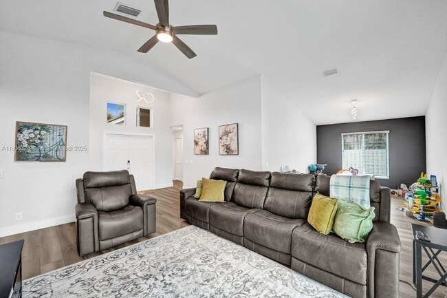 Building Photo - 1063 Cedar Falls Dr
