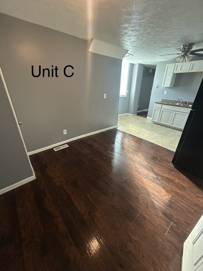 Building Photo - Seneca Ave