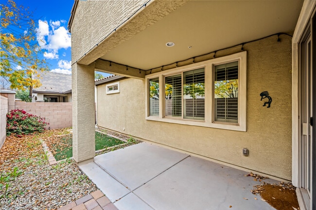 Building Photo - 2554 E Vermont Dr